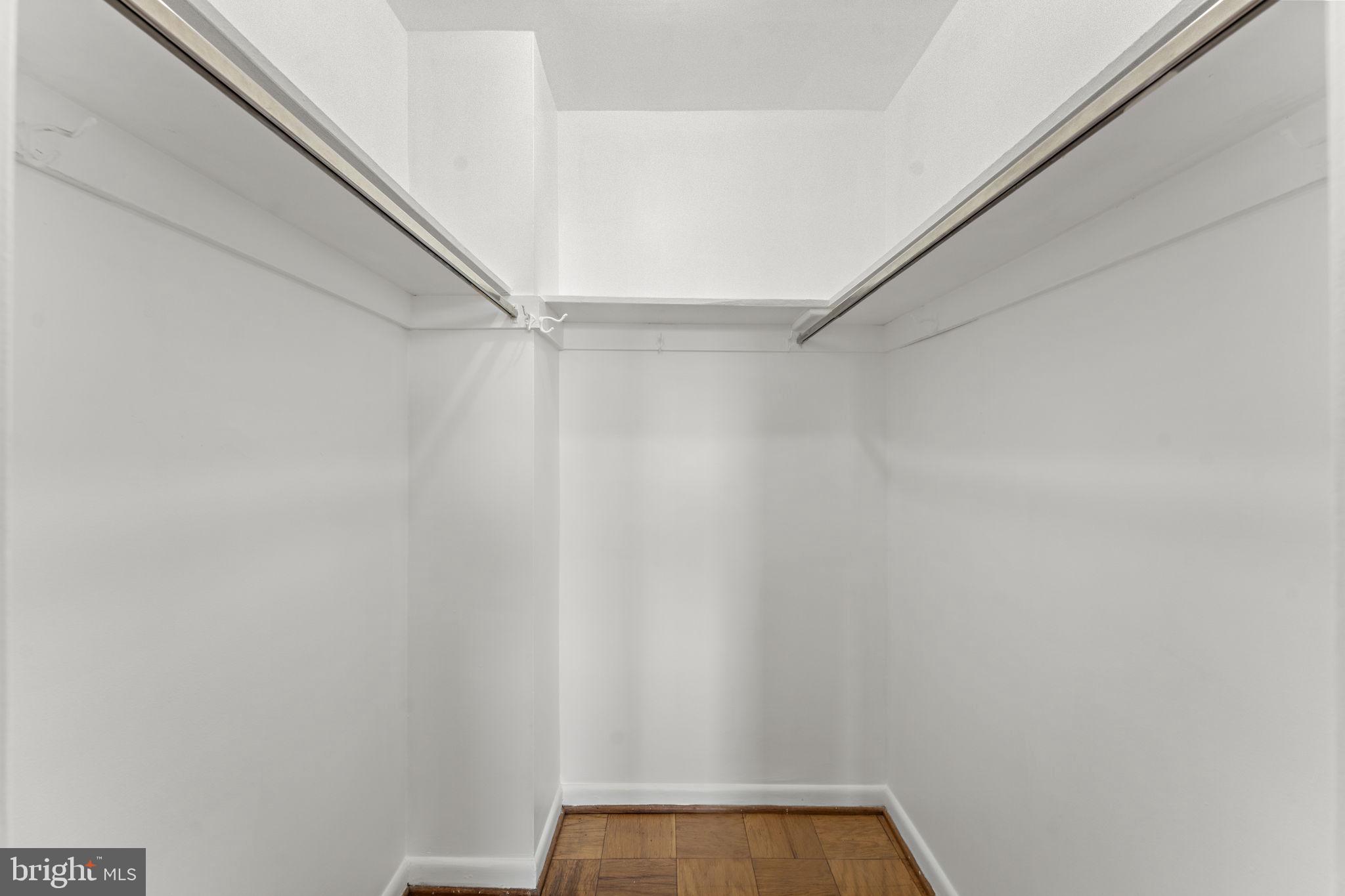 RIVER TOWERS - Residential