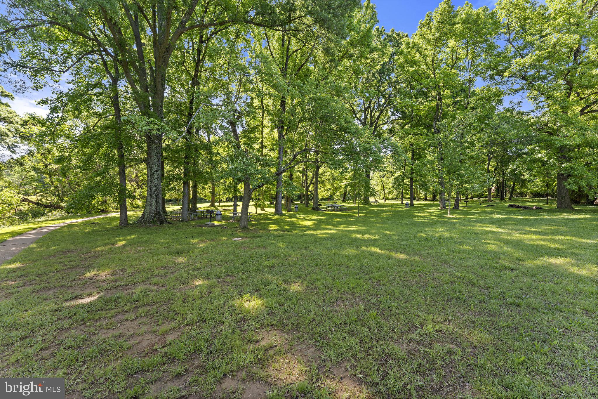 RIVER TOWERS - Residential