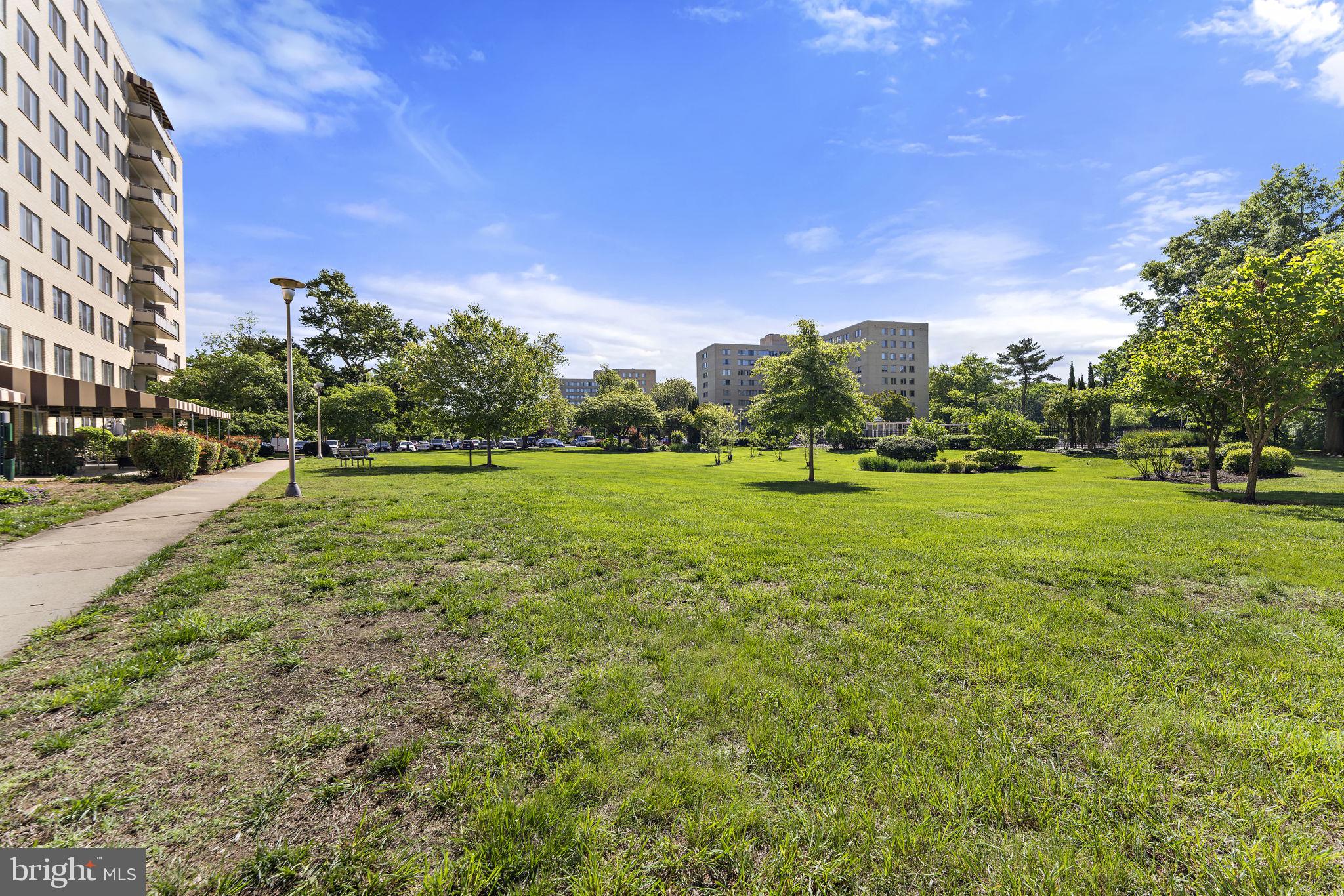 RIVER TOWERS - Residential