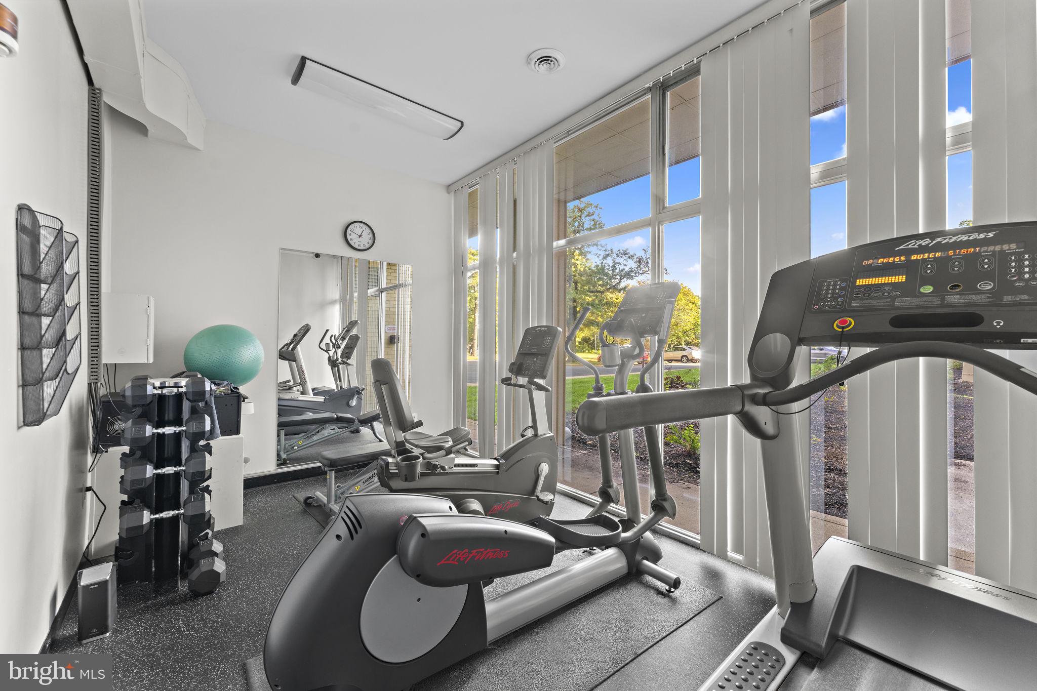 RIVER TOWERS - Residential