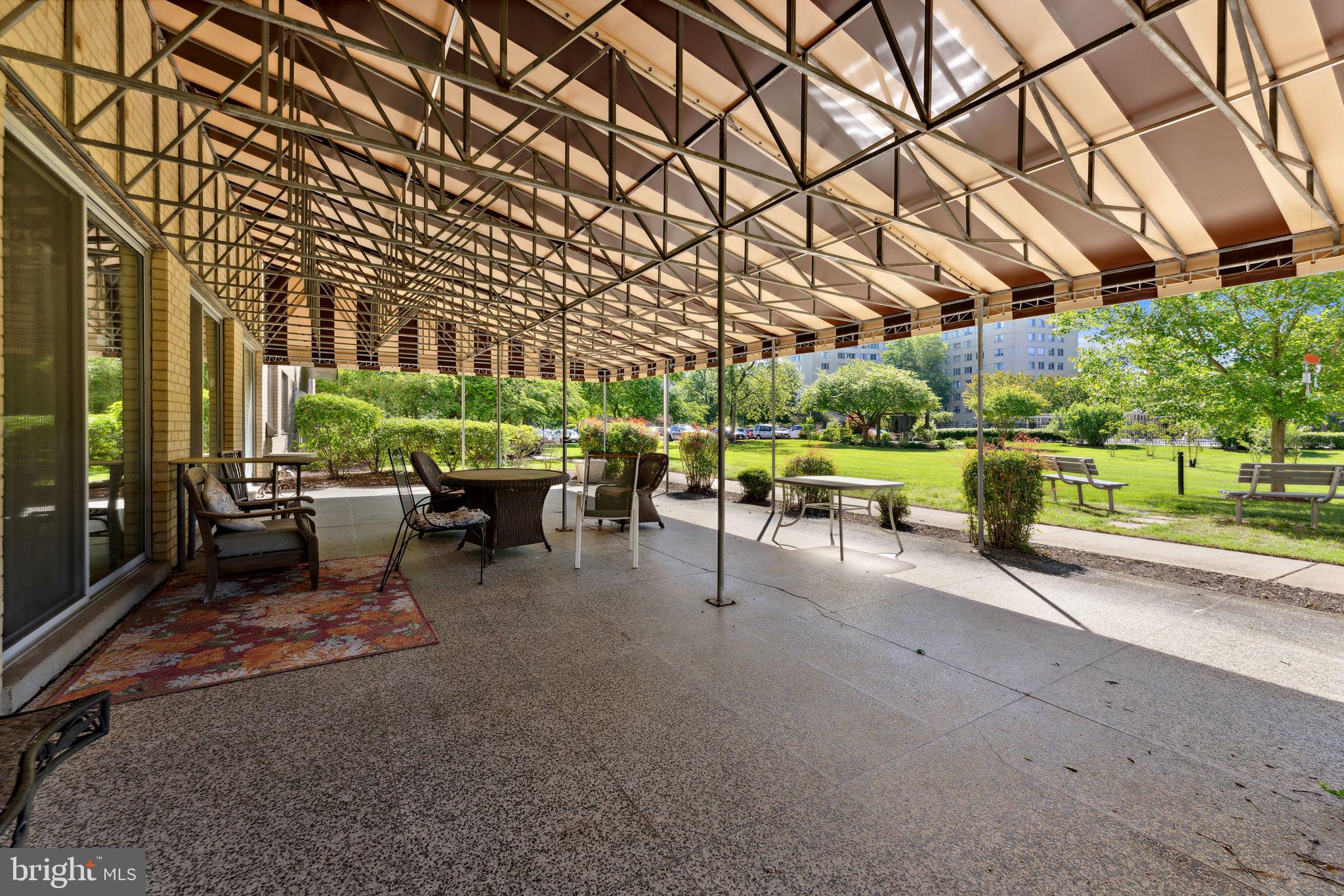 RIVER TOWERS - Residential