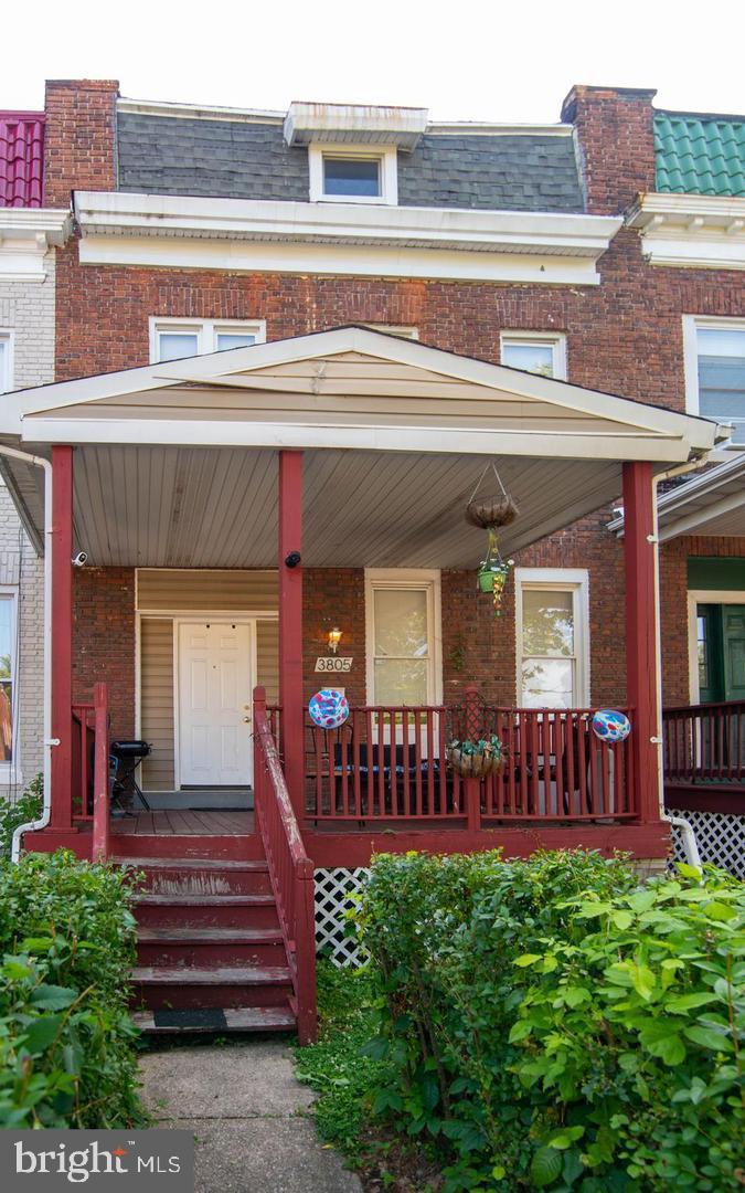 Great opportunity to own this large, cash flowing property. Great investment for any portfolio, you won't need to do anything except start collecting rent. Occupied by long time tenant who wants to stay with property, Close to transportation, schools, shopping, etc. and much more. Please allow 24 hour notice for all showings.