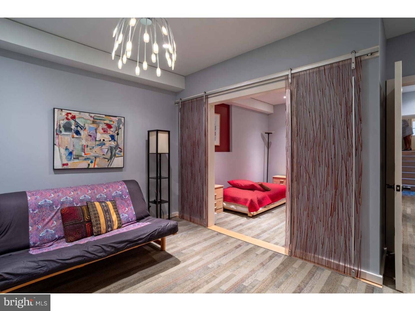 QUEEN VILLAGE - Residential