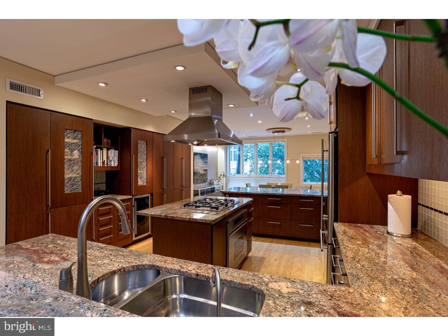 QUEEN VILLAGE - Residential