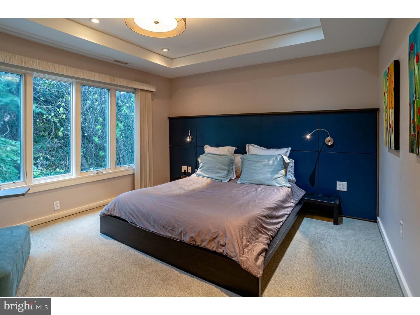 QUEEN VILLAGE - Residential