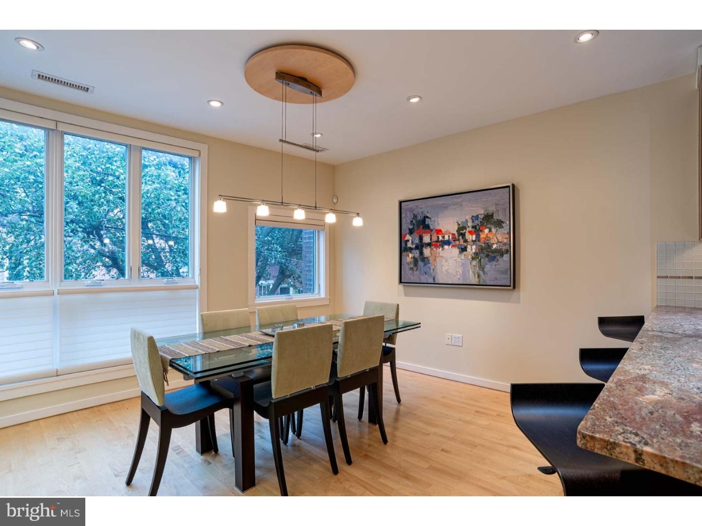 QUEEN VILLAGE - Residential