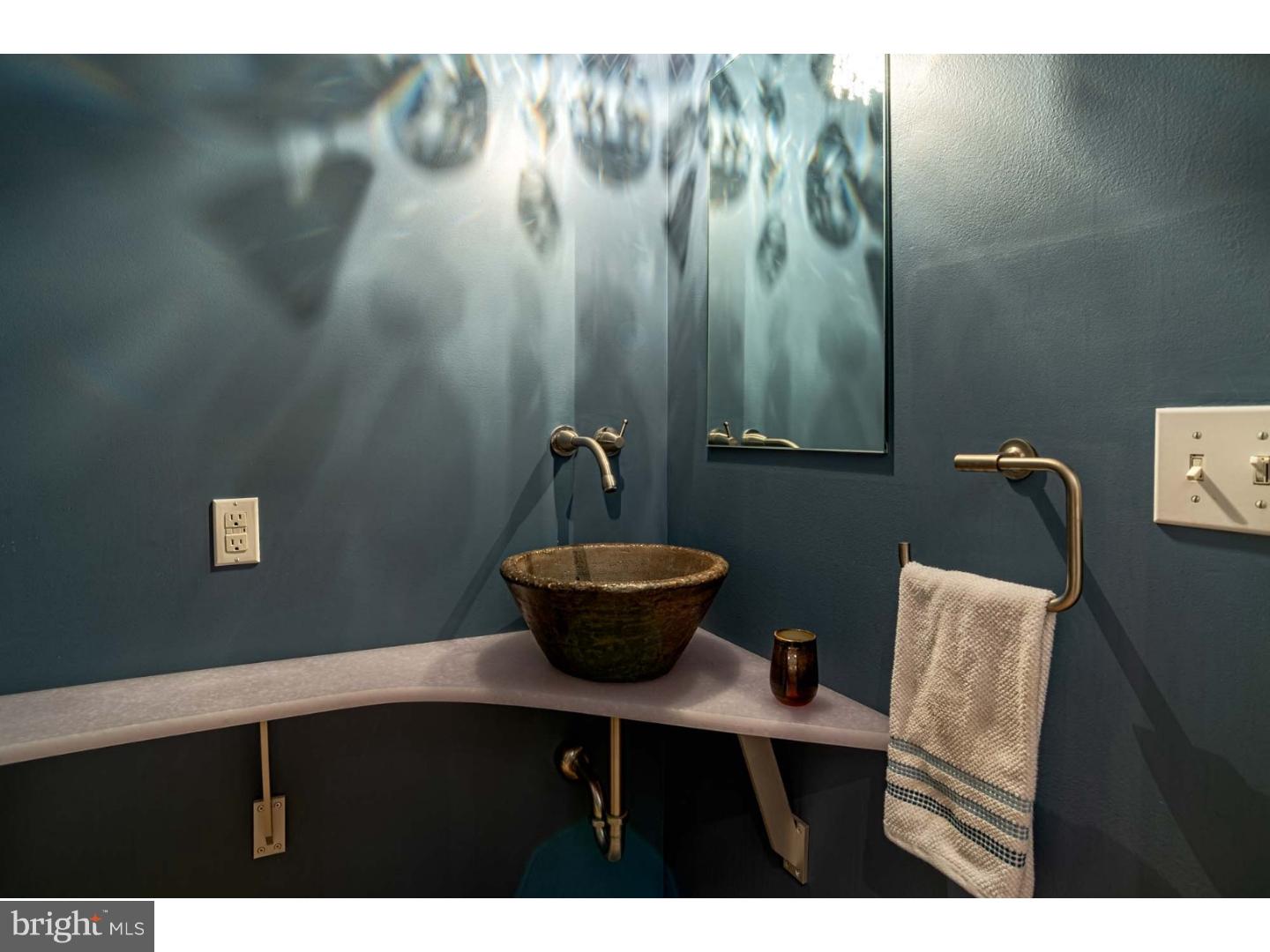 QUEEN VILLAGE - Residential