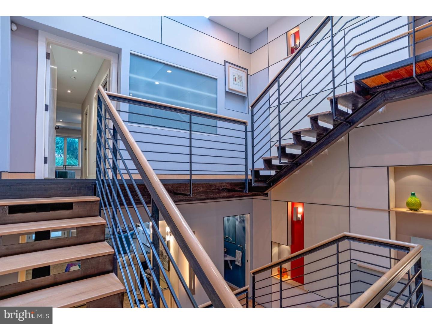 QUEEN VILLAGE - Residential