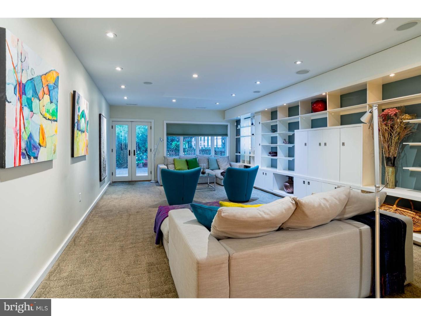 QUEEN VILLAGE - Residential