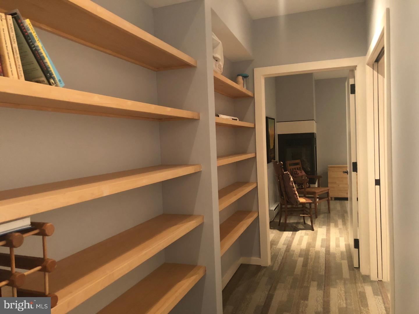 QUEEN VILLAGE - Residential