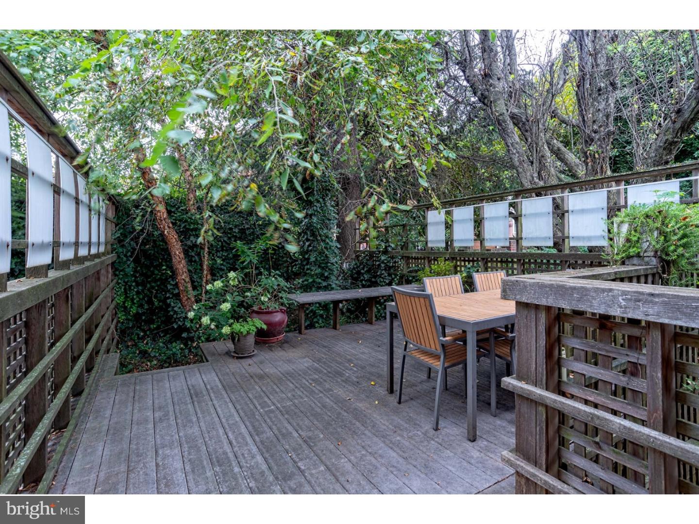 QUEEN VILLAGE - Residential