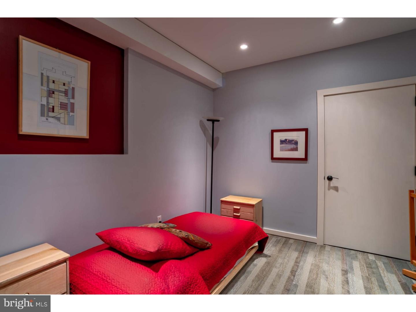 QUEEN VILLAGE - Residential