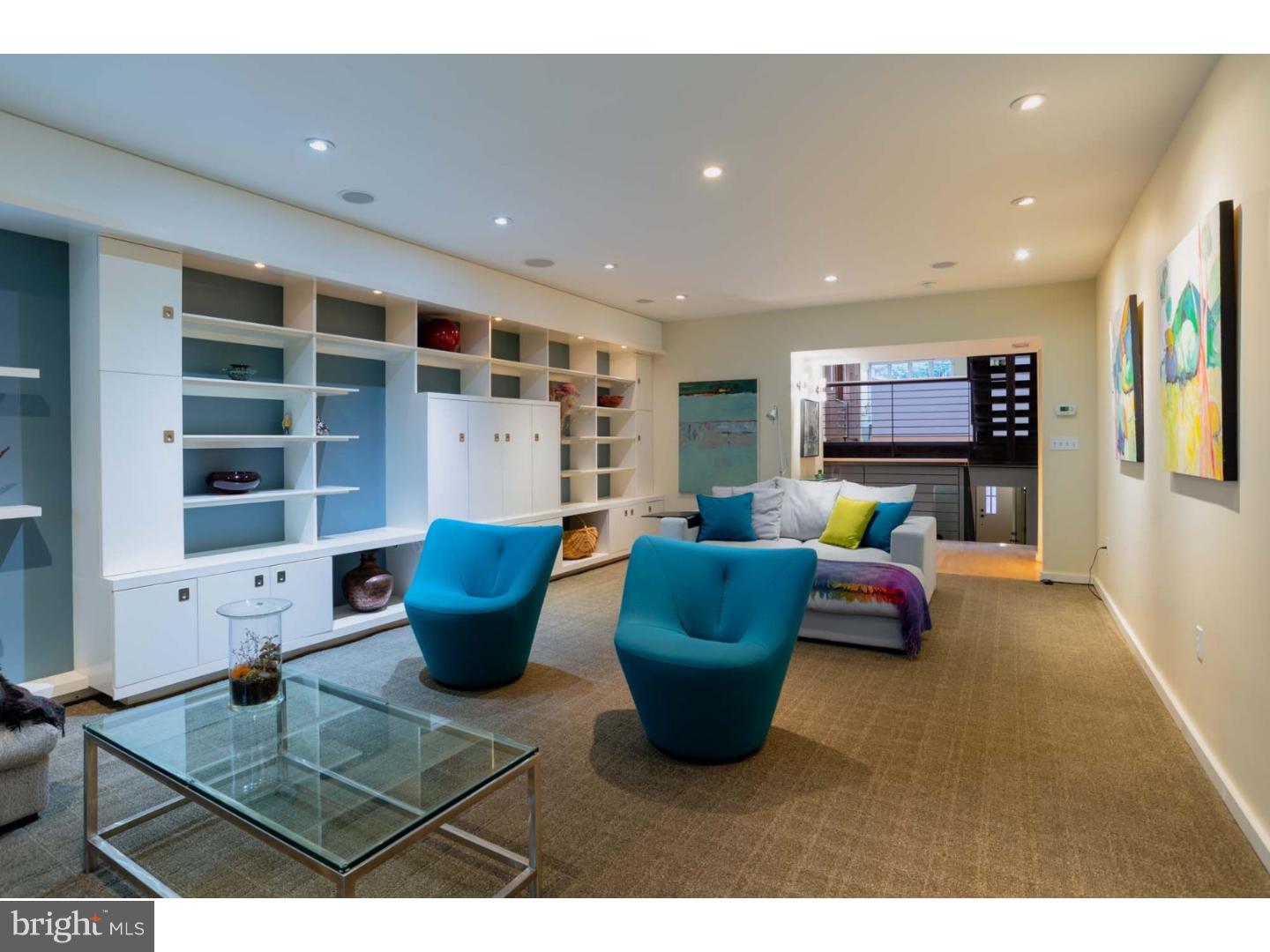 QUEEN VILLAGE - Residential