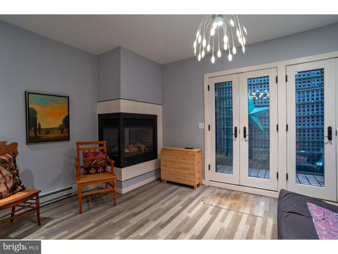 QUEEN VILLAGE - Residential