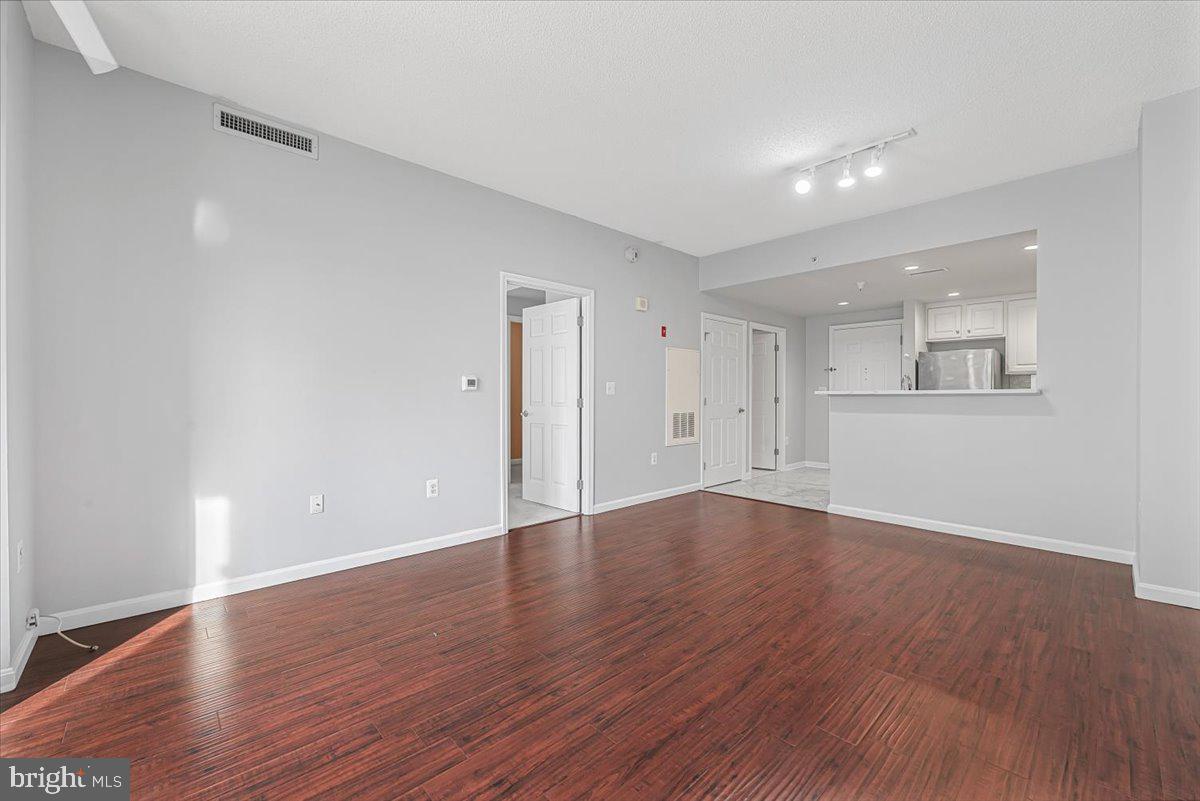 GALLERY AT WHITE FLINT - Residential