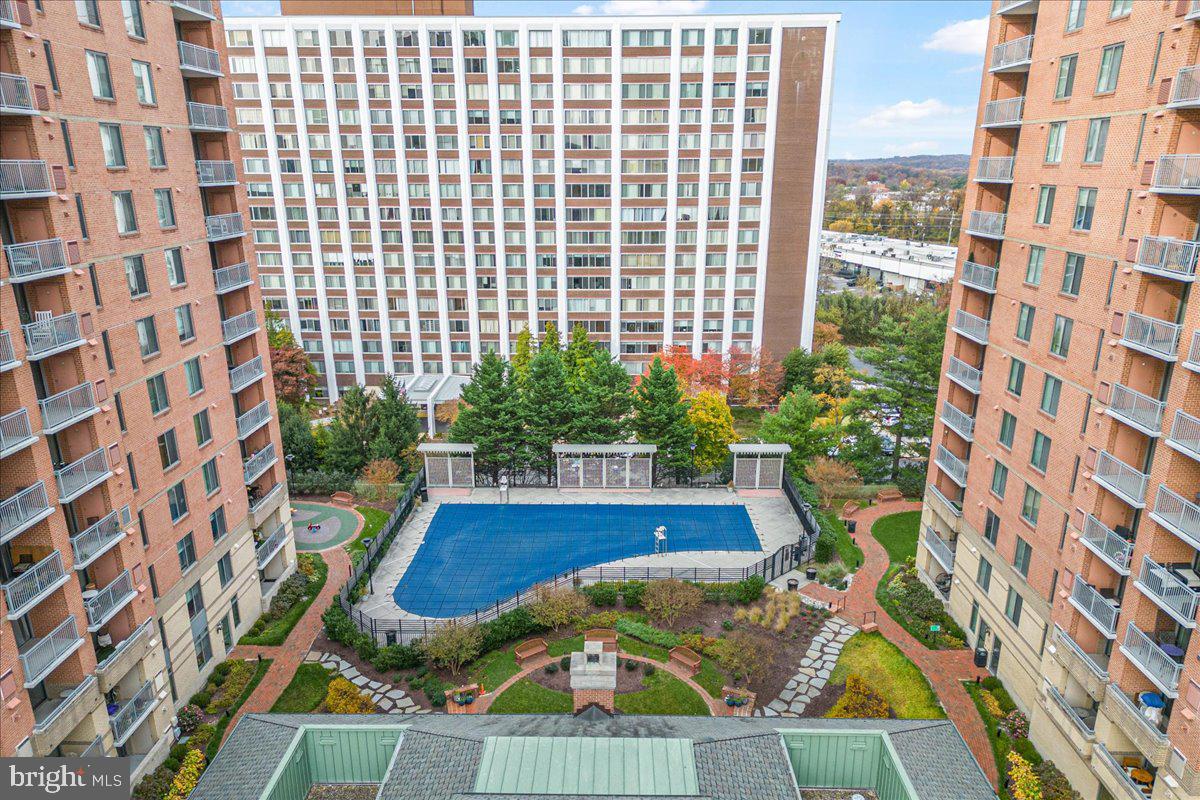 GALLERY AT WHITE FLINT - Residential