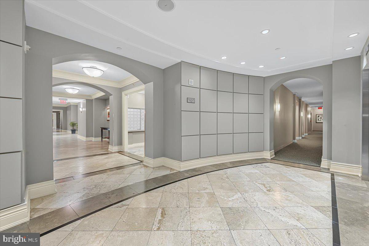 GALLERY AT WHITE FLINT - Residential