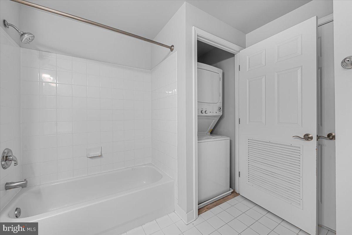 GALLERY AT WHITE FLINT - Residential