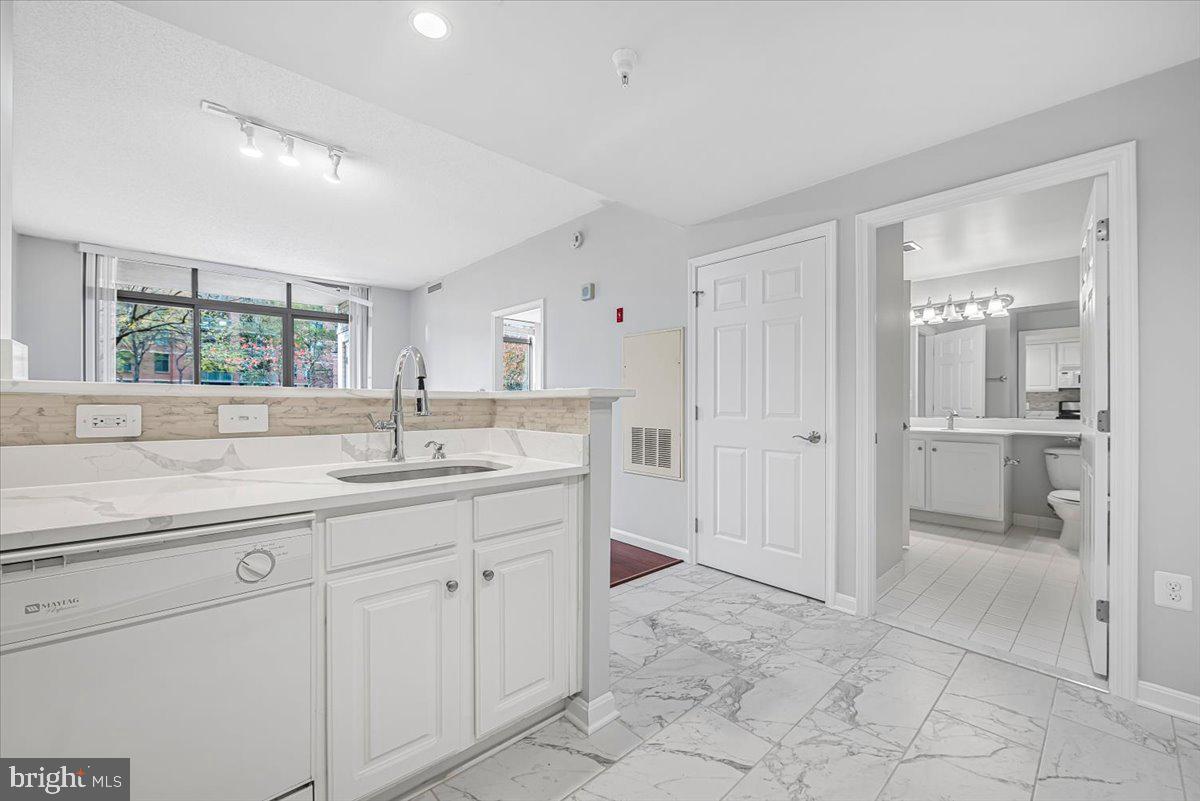 GALLERY AT WHITE FLINT - Residential