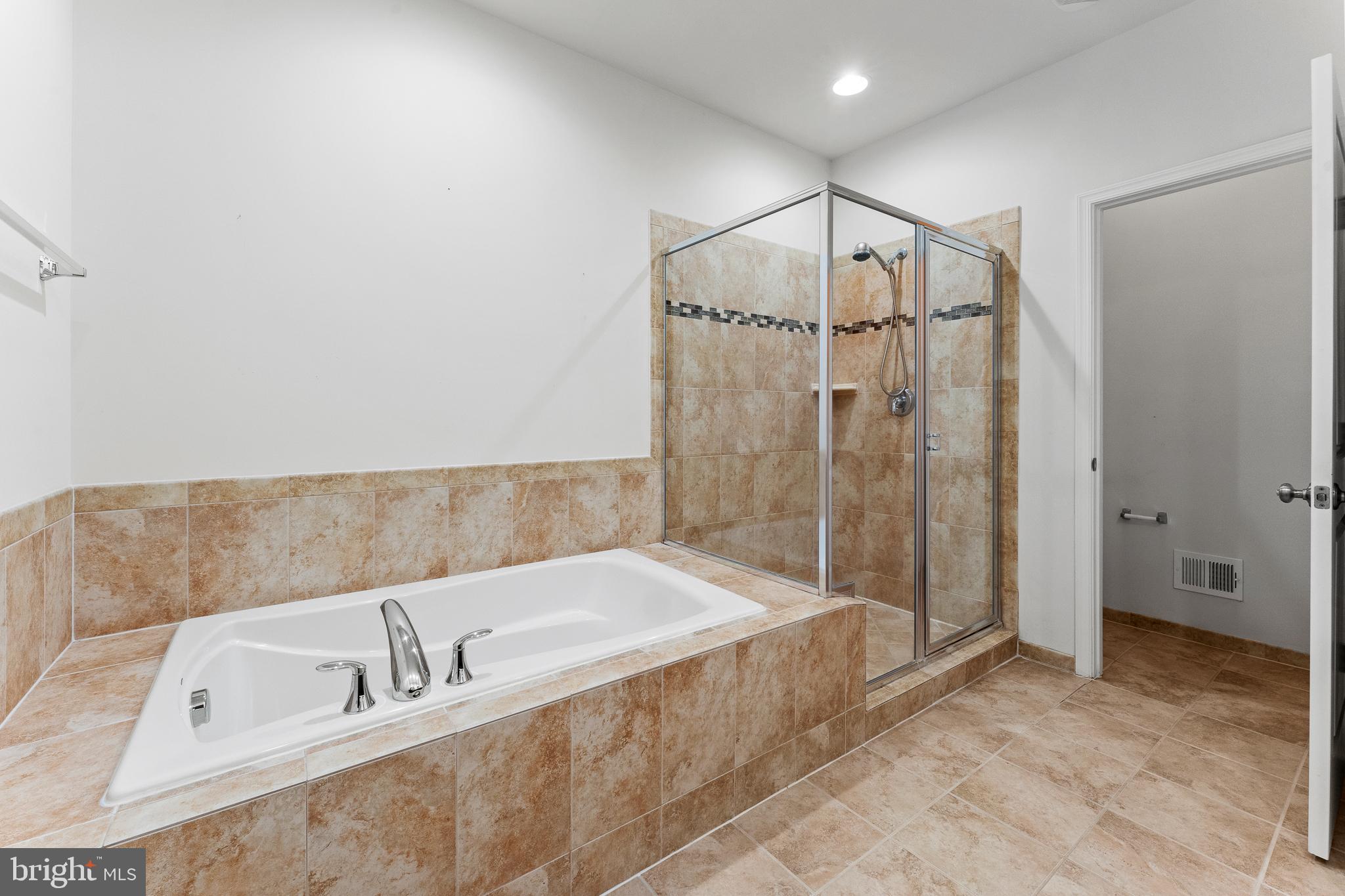 BRAMBLETON LANDBAY 3 - Residential Lease