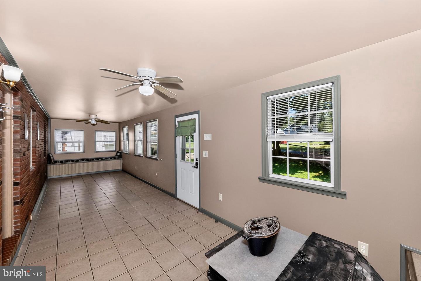 2021 HOLLY NECK