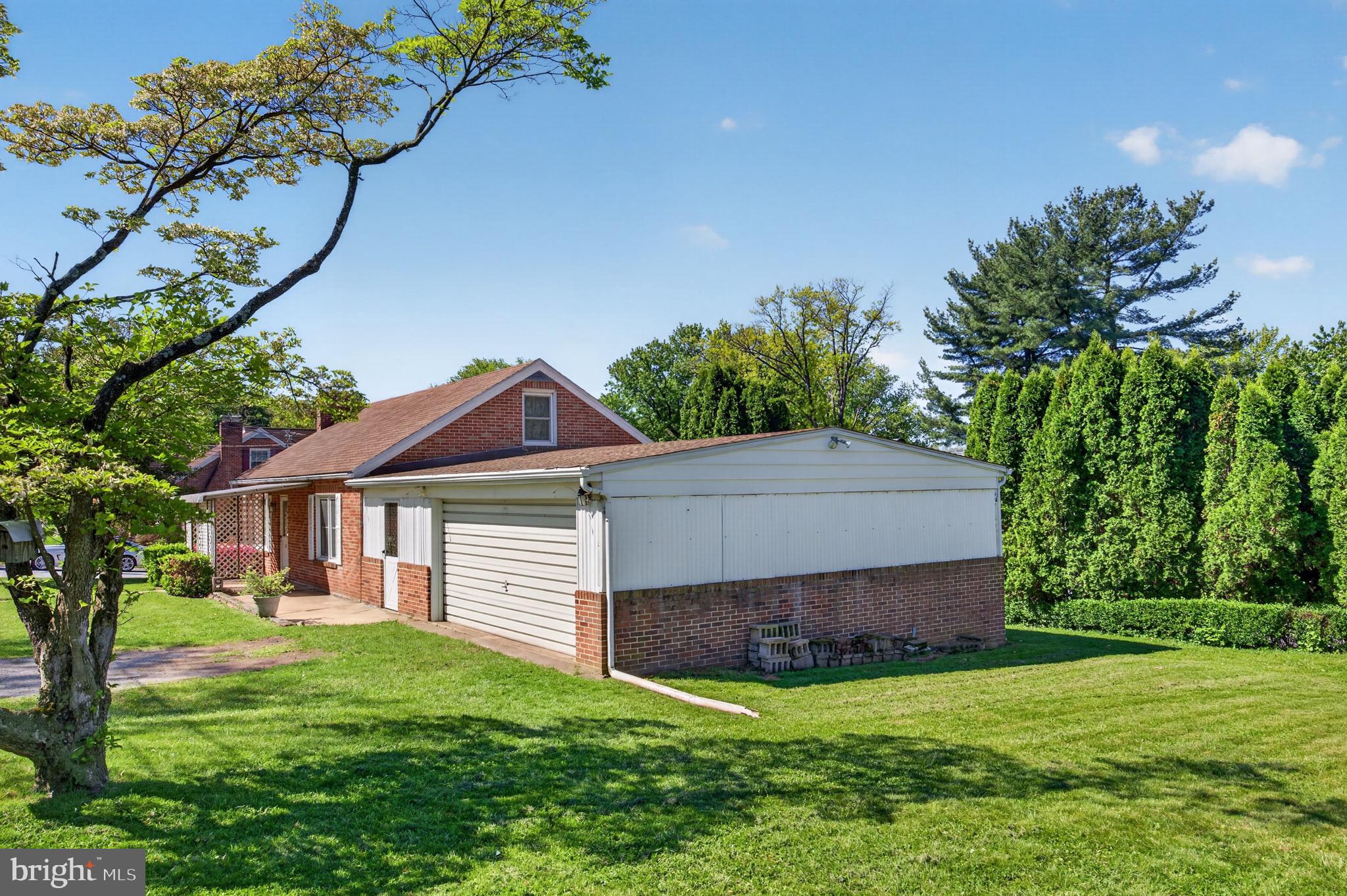 2398 ARLINGTON STREET