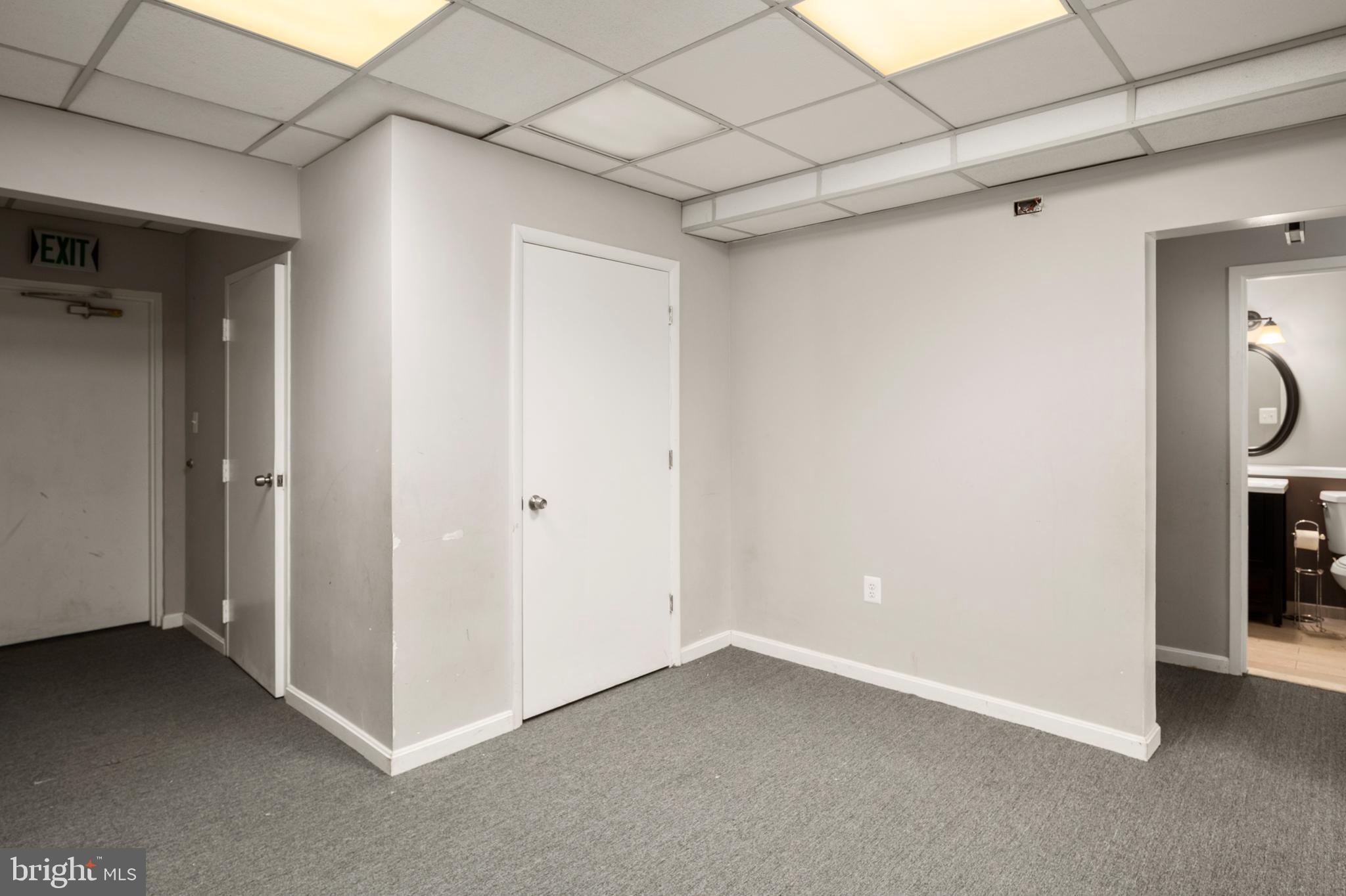 FRANKFORD - Commercial Sale