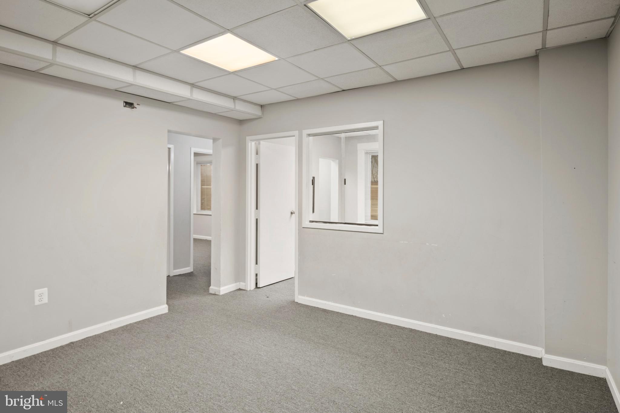 FRANKFORD - Commercial Sale