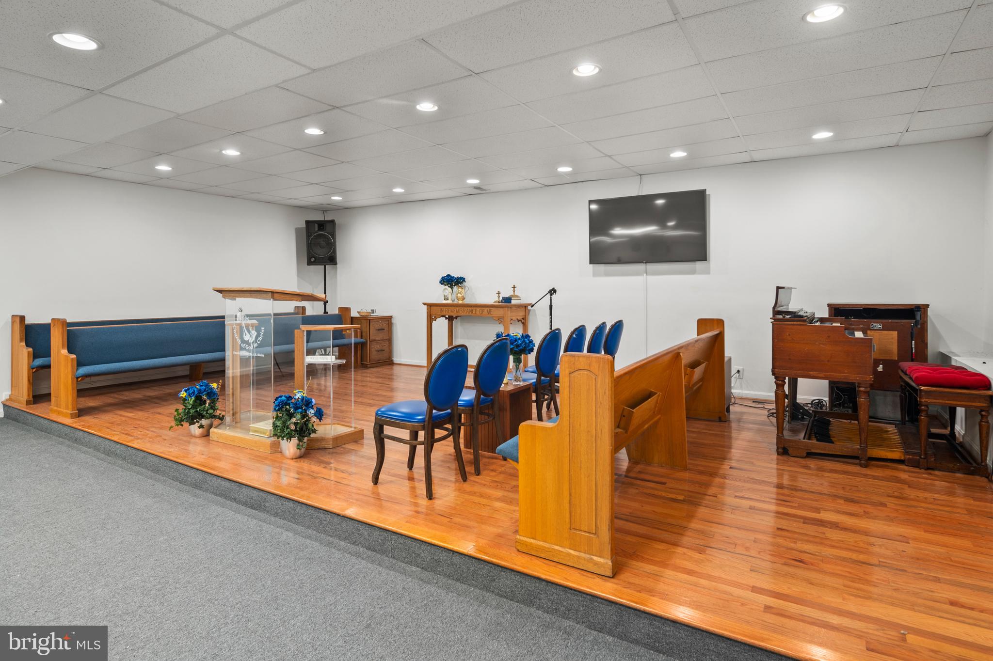 FRANKFORD - Commercial Sale