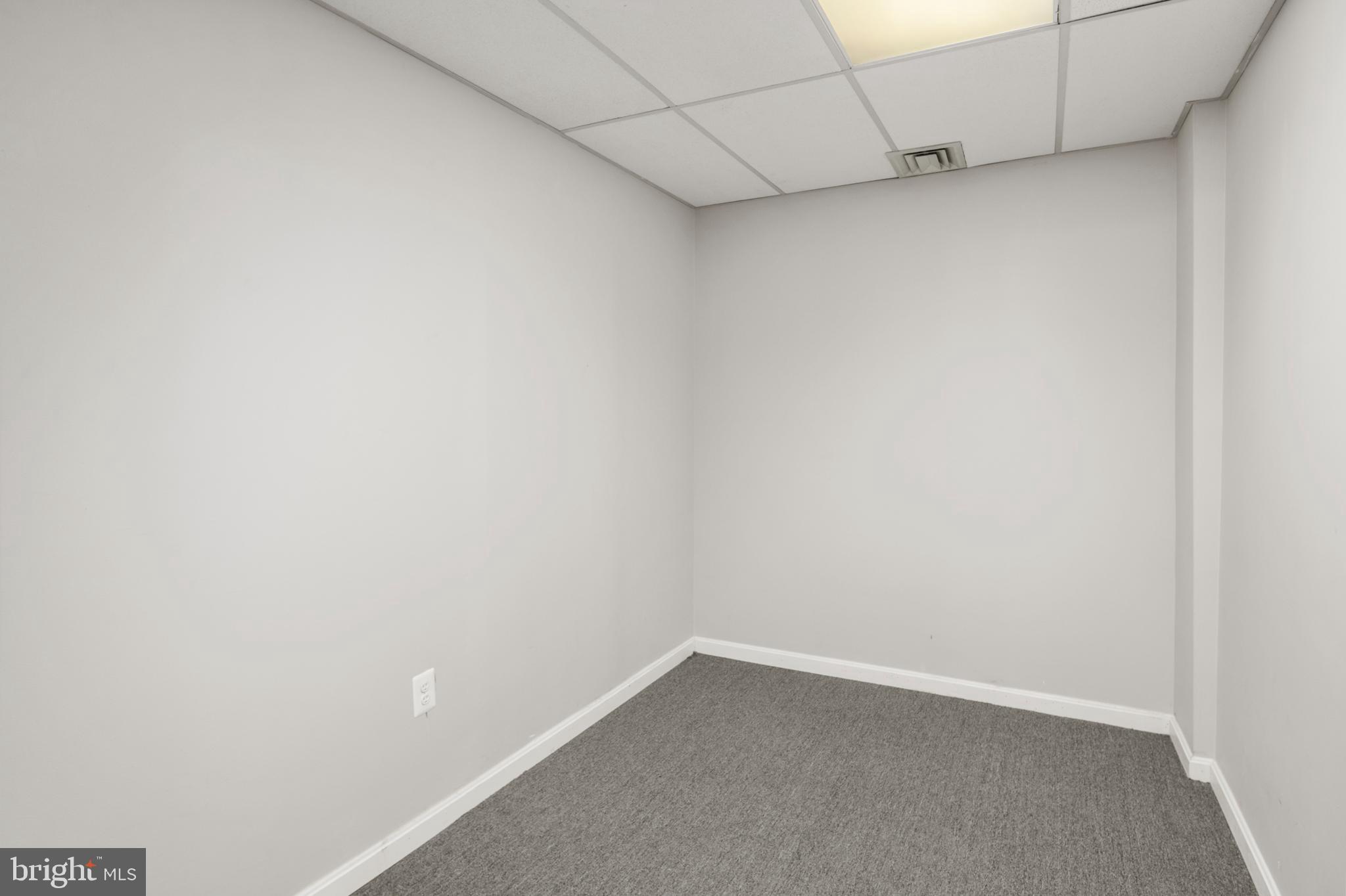 FRANKFORD - Commercial Sale