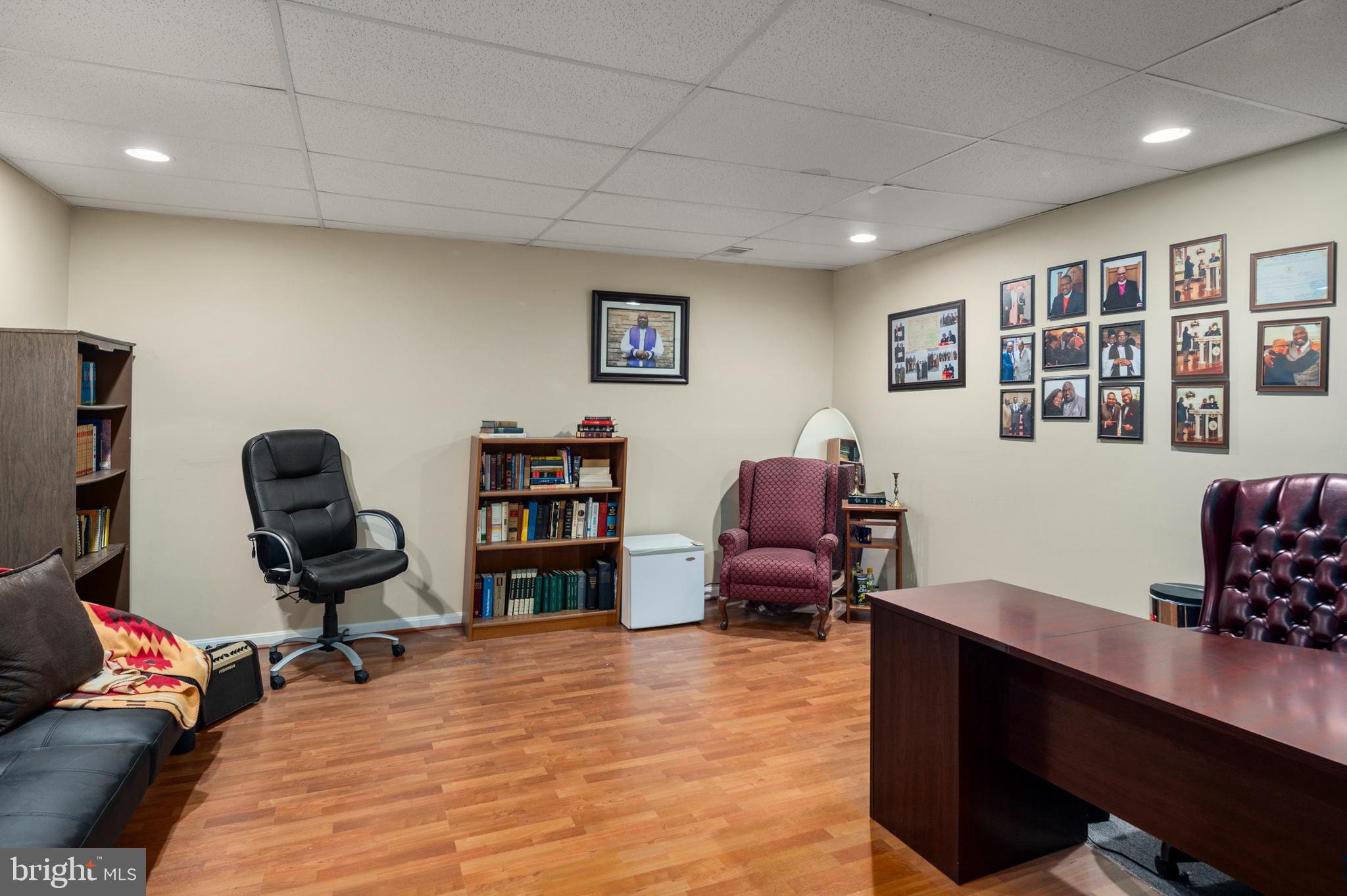 FRANKFORD - Commercial Sale