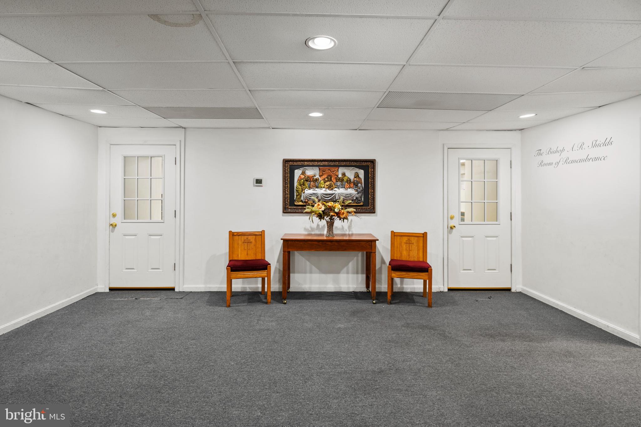 FRANKFORD - Commercial Sale