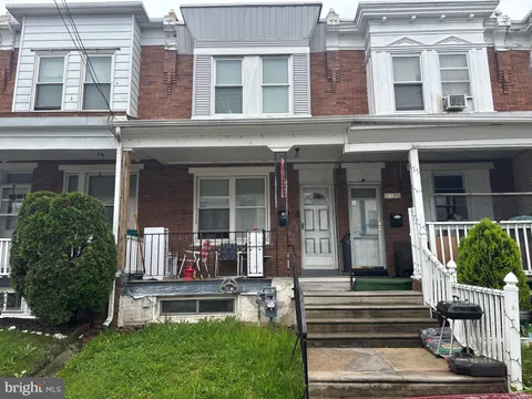1107 E 11th Street, Crum Lynne, PA MLS: PADE2089364