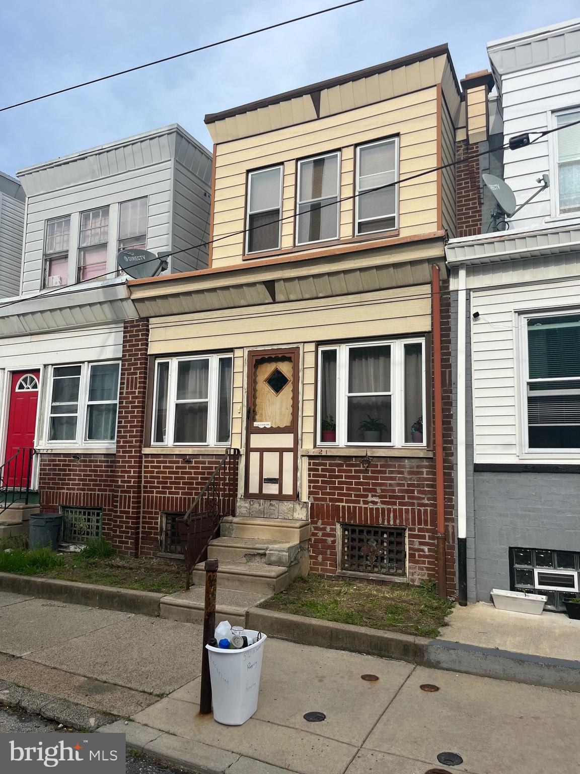 Homeowners or investors, all welcome ; here is a chance to purchase a 3 bedroom , one bath house in hearth of Olney !! First floor features ; enclosed porch, living room , dining room and eat in kitchen and there is a back yard to. Property needs some upgrading , use your own imagination . house is close to schools public and private, public transportation , shopping and dining area.