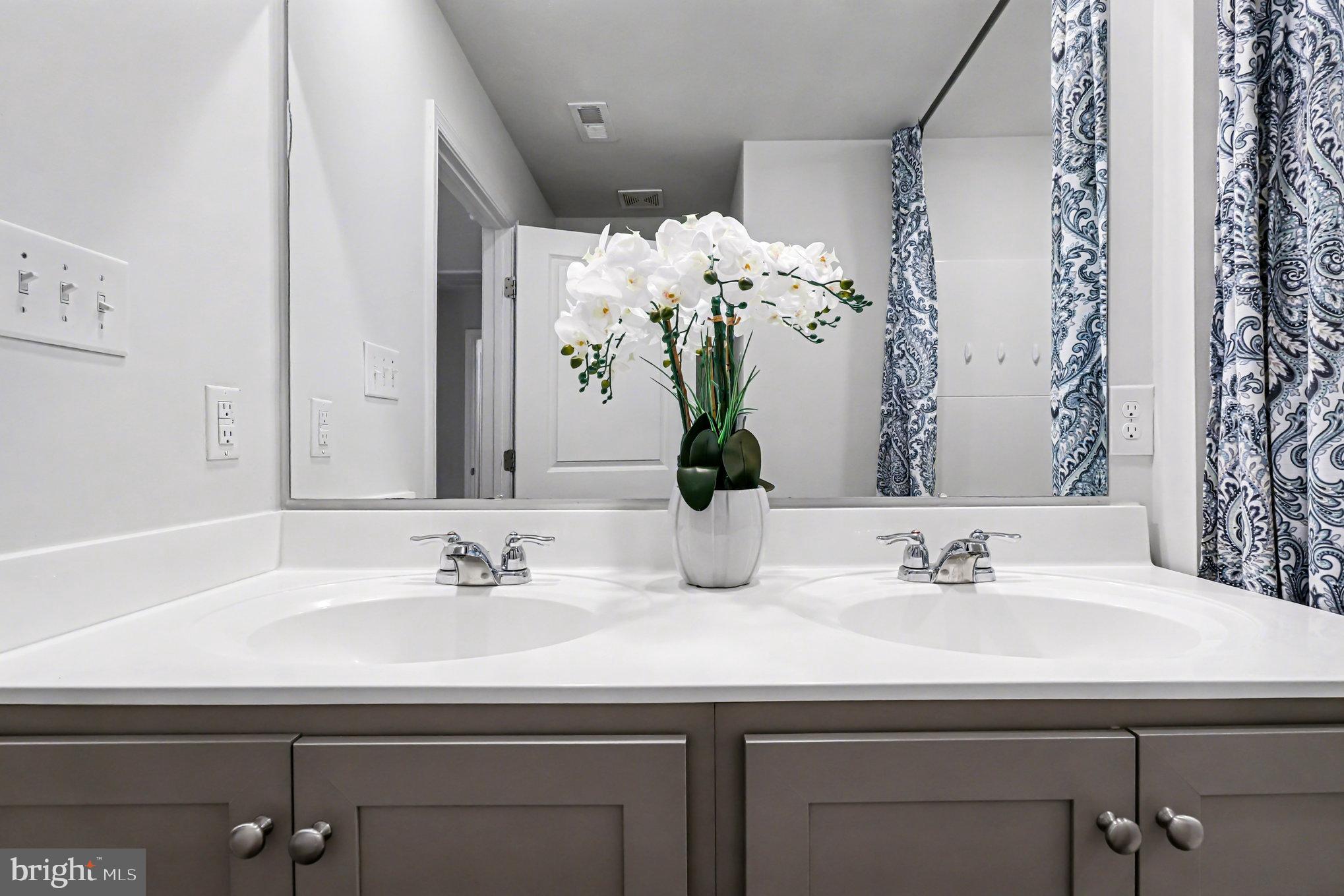 LADYSMITH VILLAGE - Residential