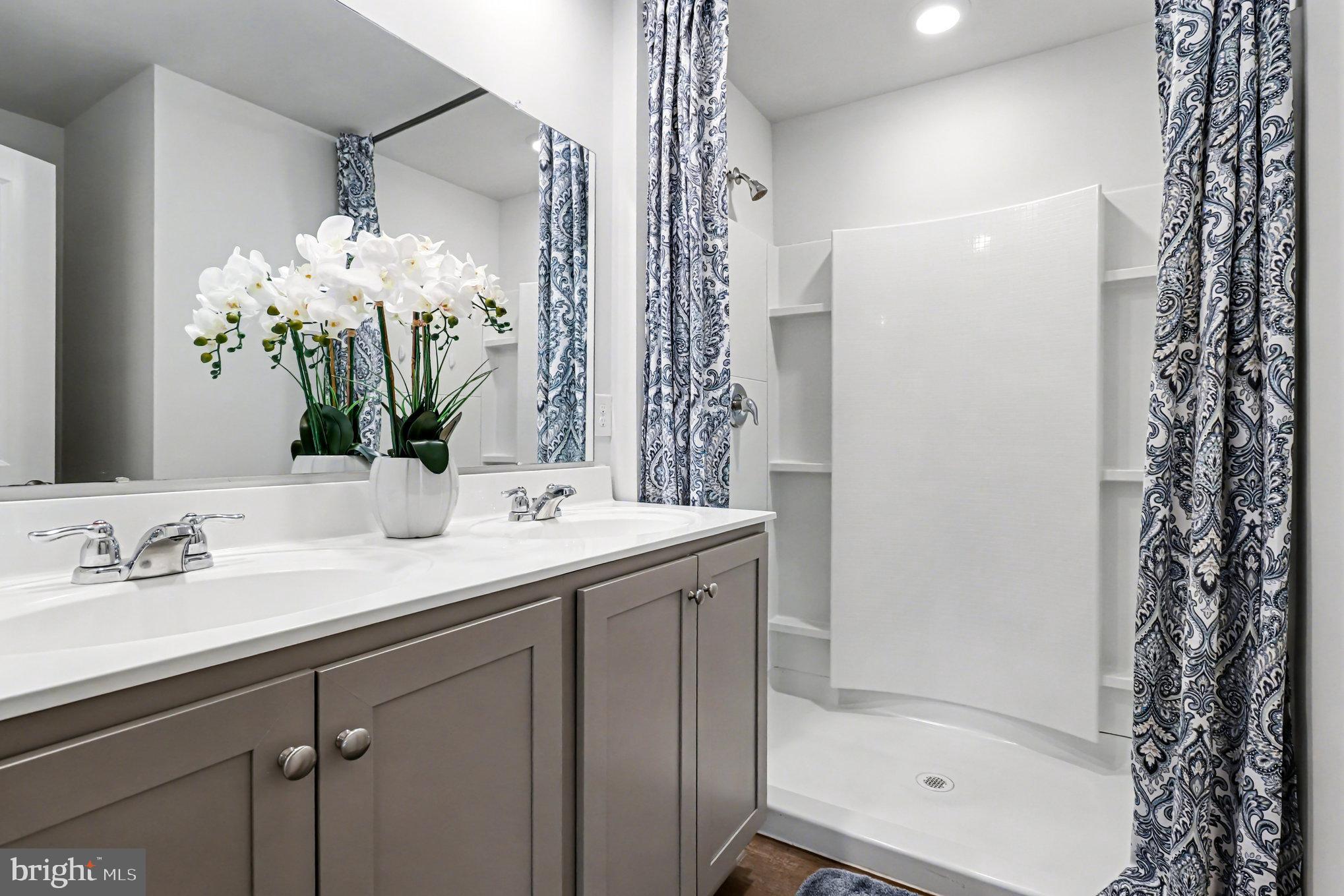 LADYSMITH VILLAGE - Residential