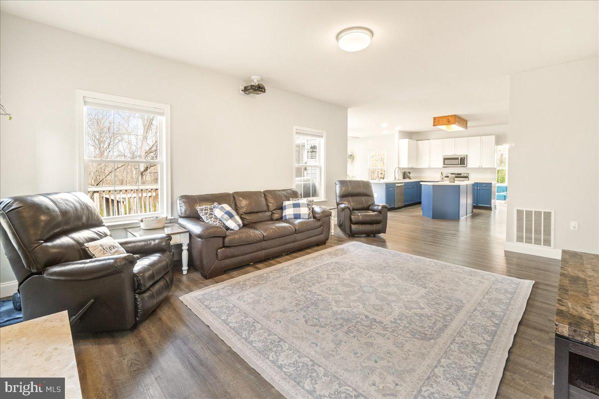 LOCUST HILL - Residential