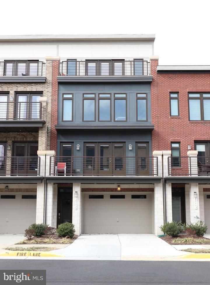 ASHBURN OVERLOOK - Residential Lease