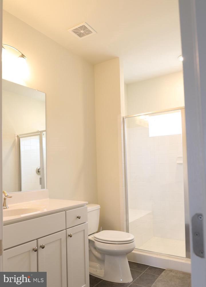 ASHBURN OVERLOOK - Residential Lease