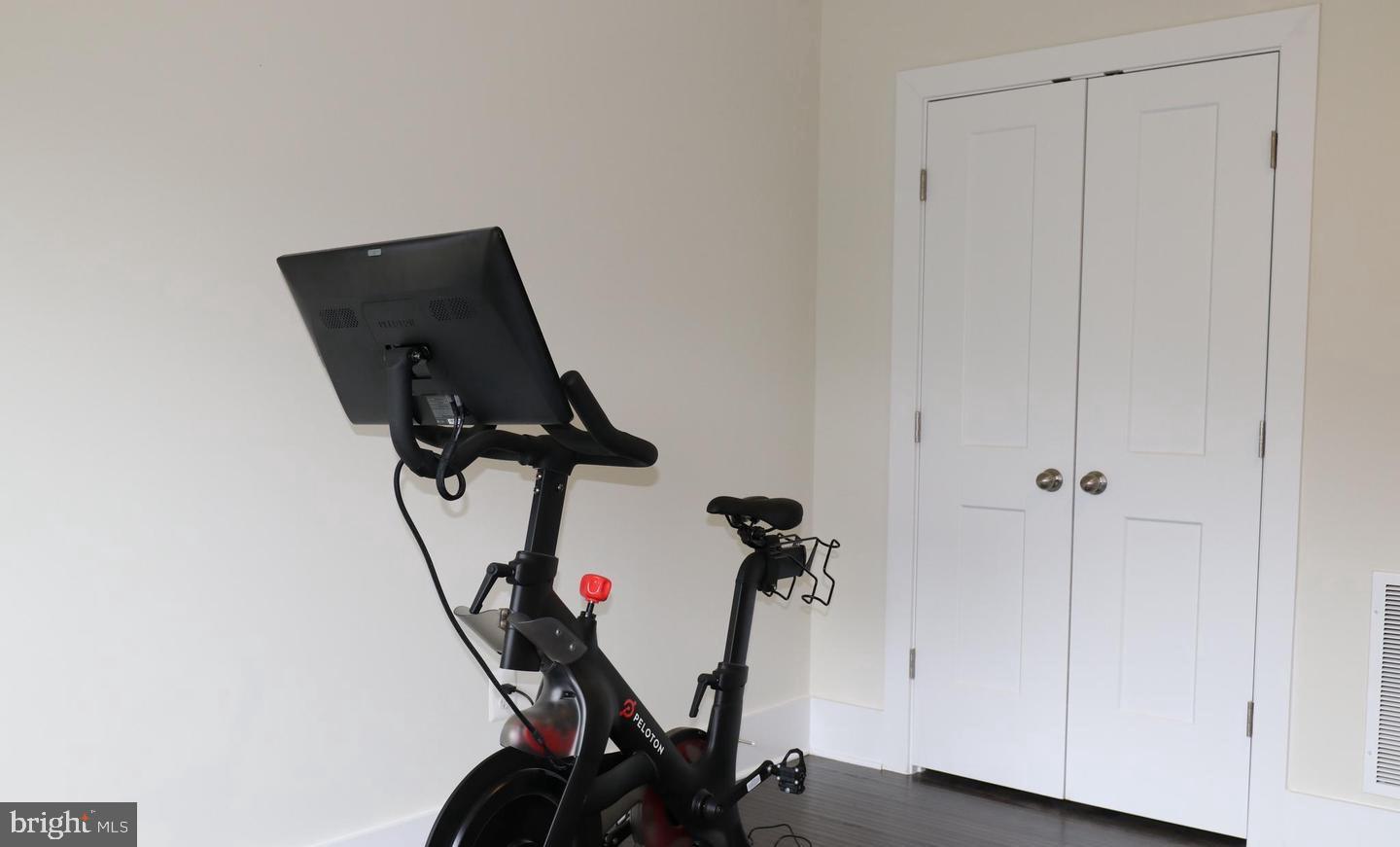 ASHBURN OVERLOOK - Residential Lease