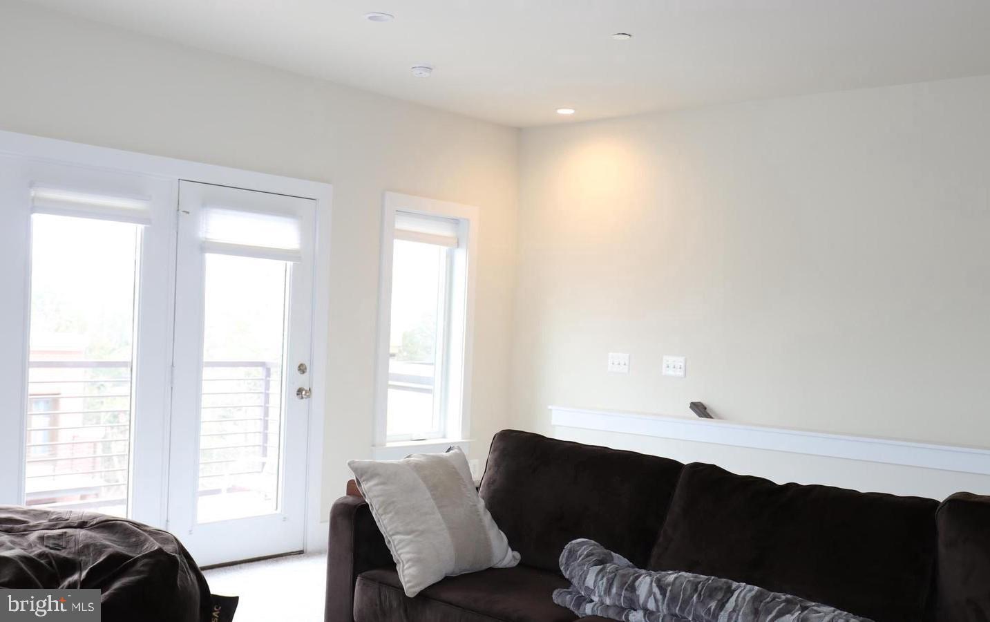 ASHBURN OVERLOOK - Residential Lease