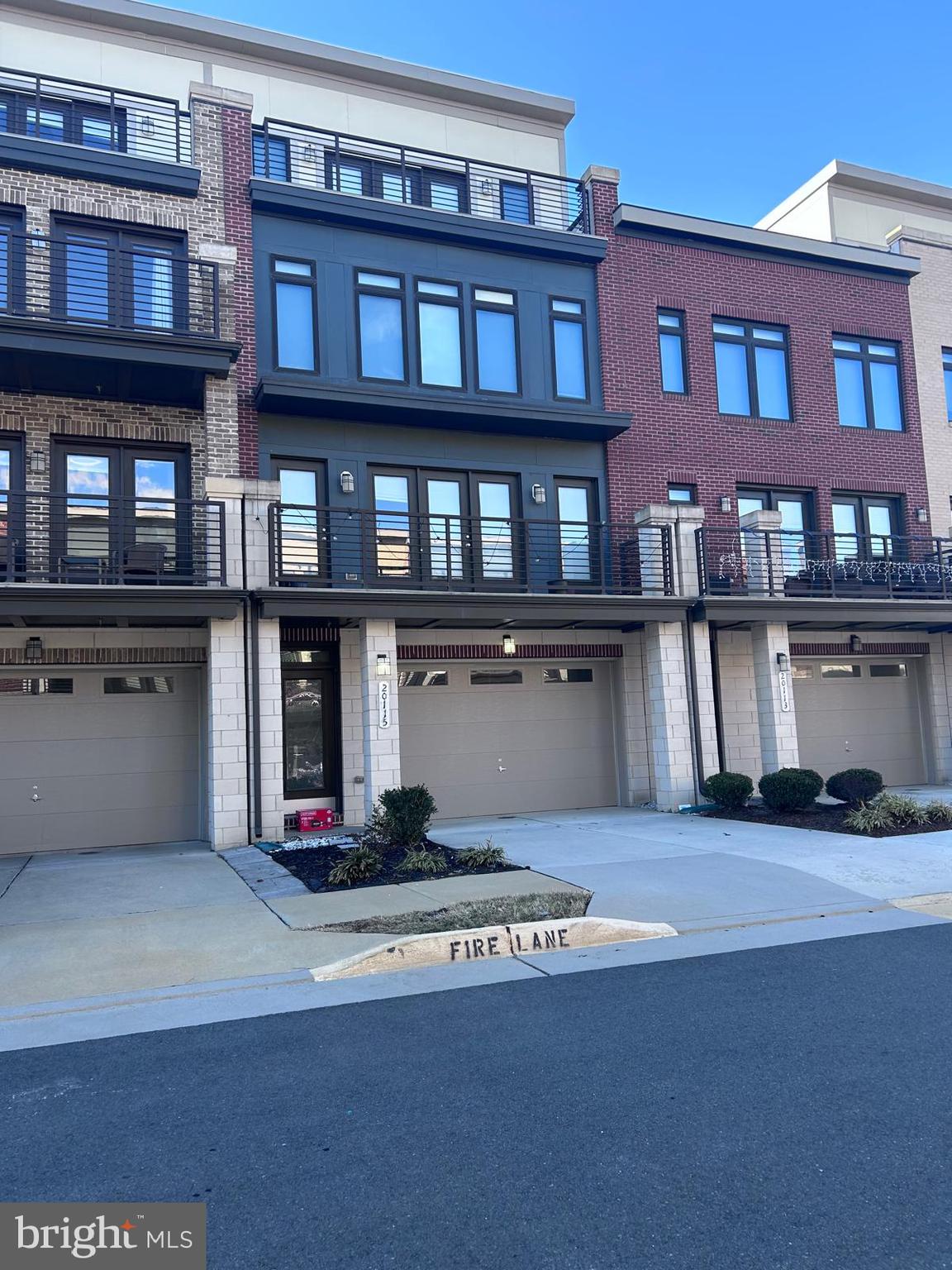 ASHBURN OVERLOOK - Residential Lease