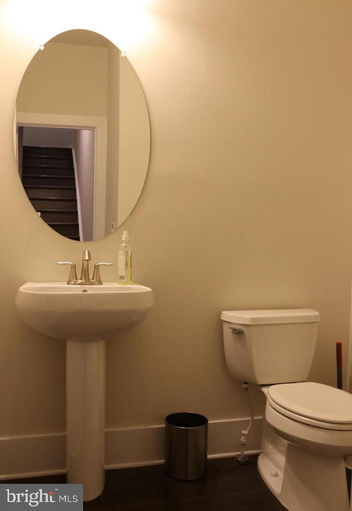 ASHBURN OVERLOOK - Residential Lease