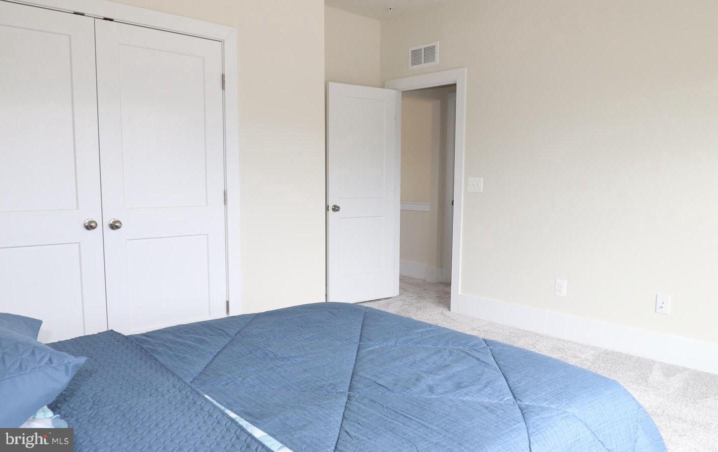 ASHBURN OVERLOOK - Residential Lease