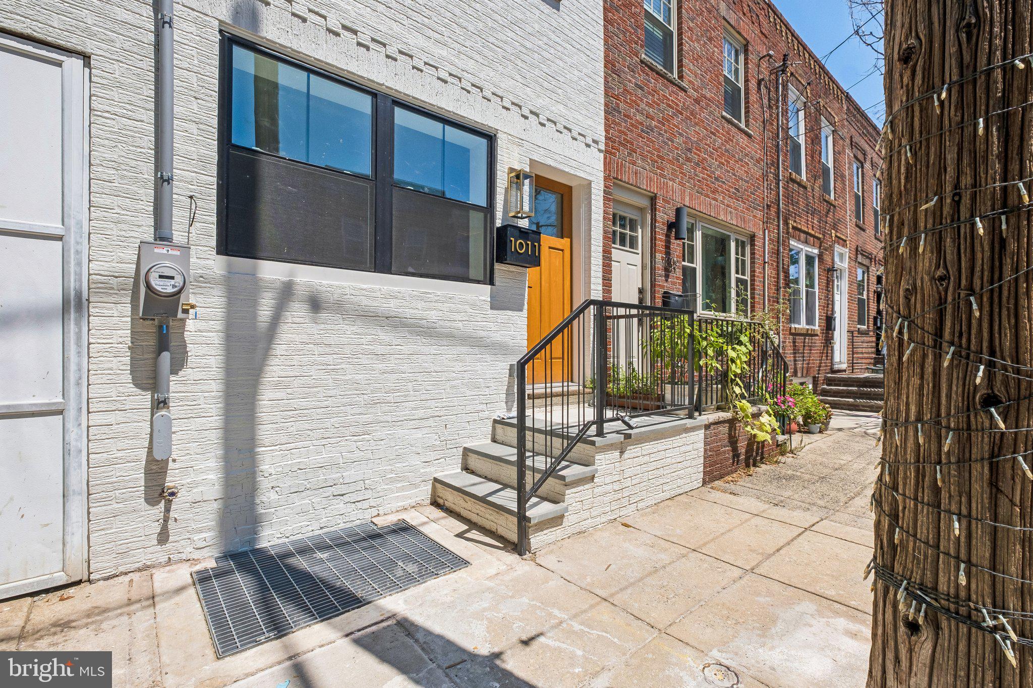1011 MOUNTAIN STREET