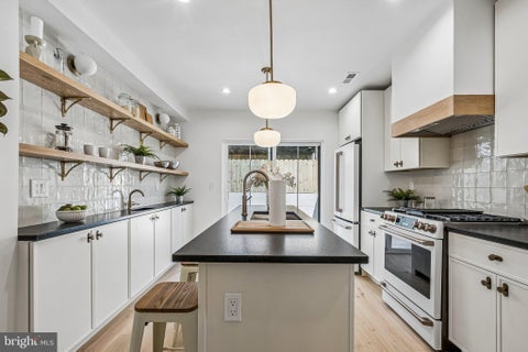Townhouse For Sale - 1011 Mountain Street<br/> PHILADELPHIA, PA 19148