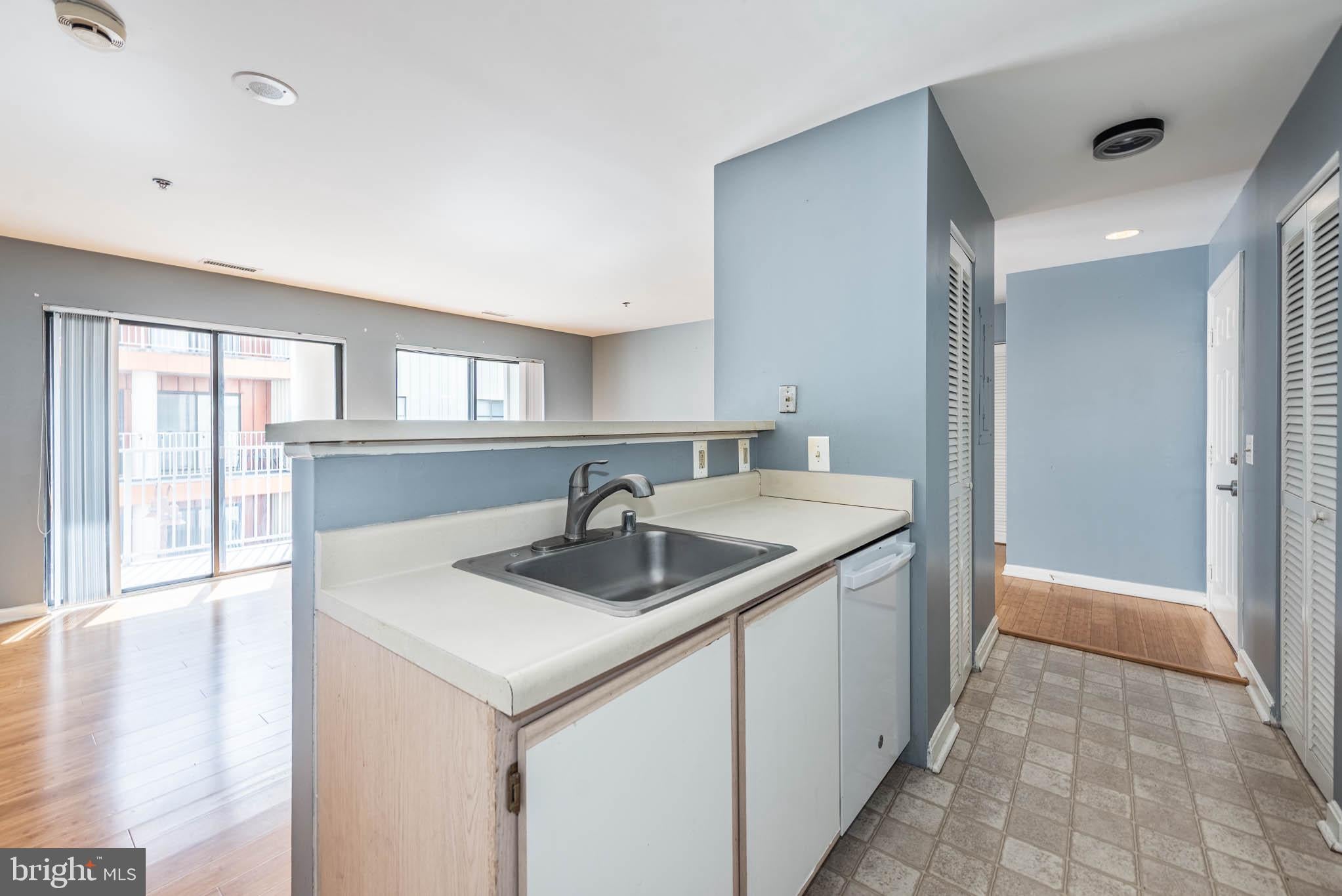 2702 LIGHTHOUSE PT E 617