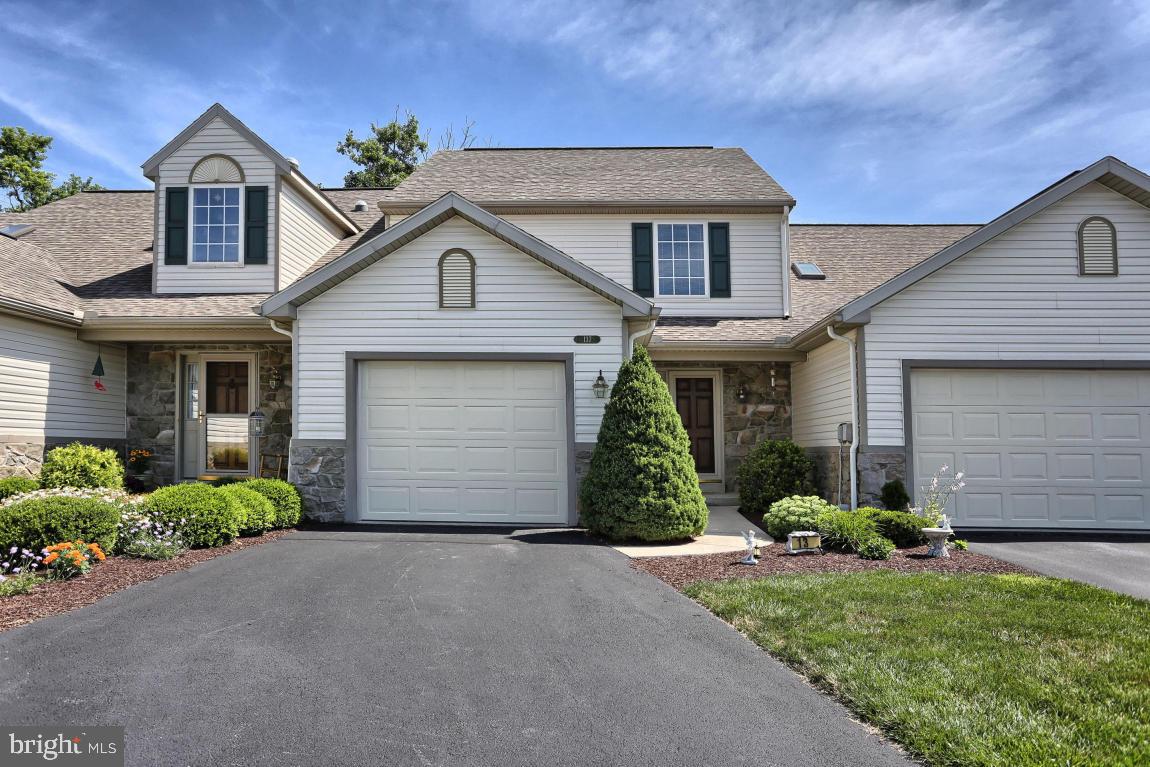 1st floor maintenance free living in great location. 2 bedrooms, 2 full baths plus loft area. Energy efficient gas heat & central air. 1 car garage. Walk-out basement.