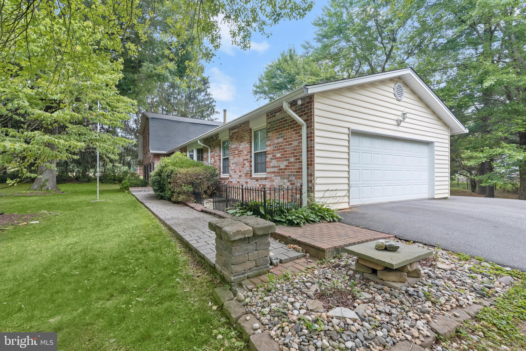 LAYTONSVILLE KNOLLS - Residential