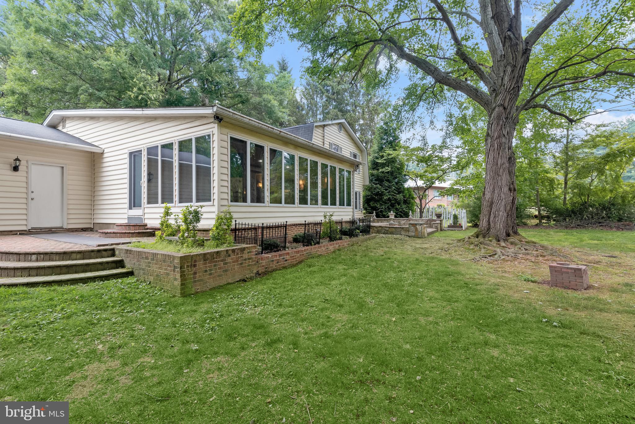 LAYTONSVILLE KNOLLS - Residential